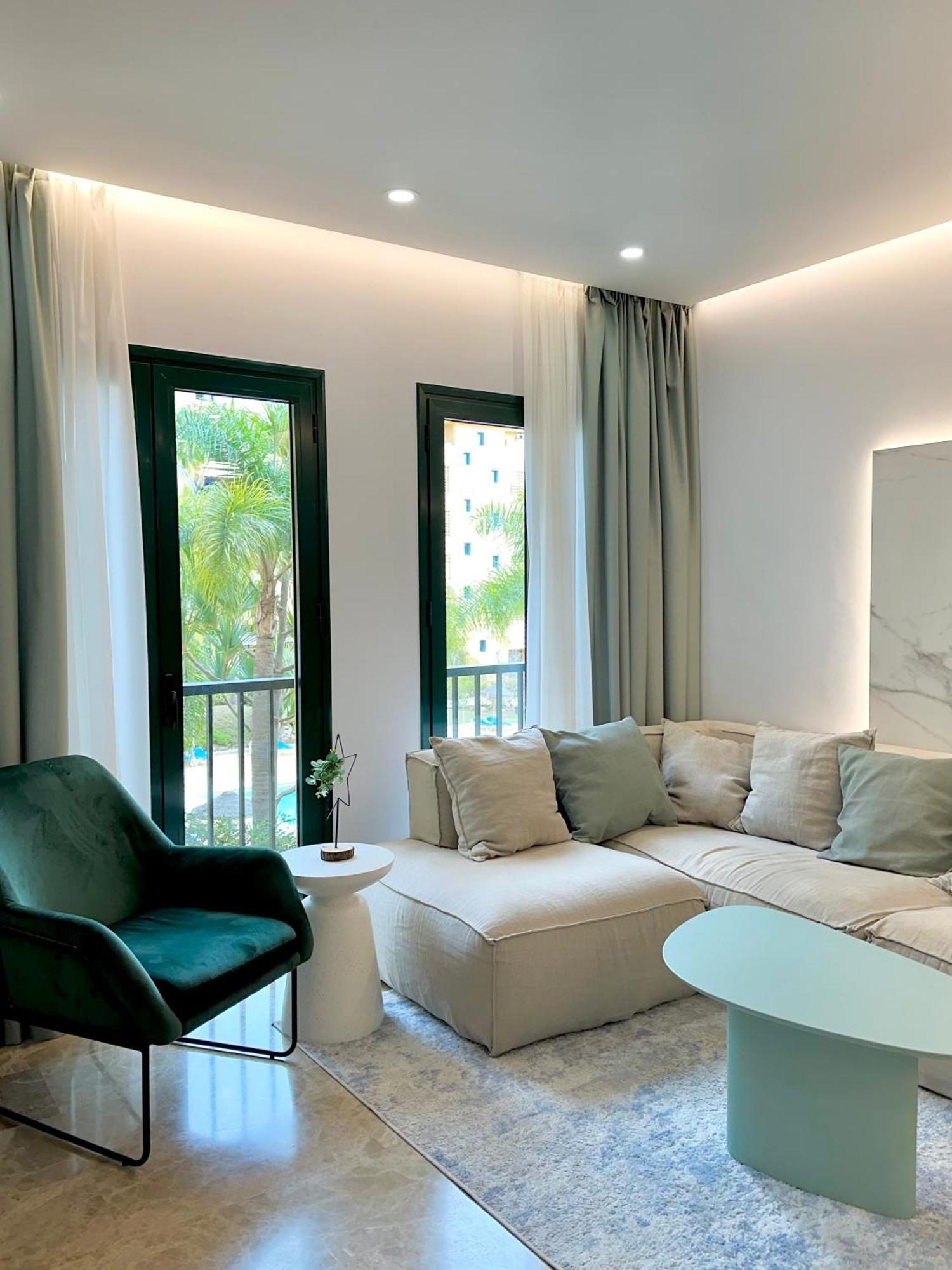 Апартаменты Luxury Blue Coast Seaside Retreat Марбелья Экстерьер фото